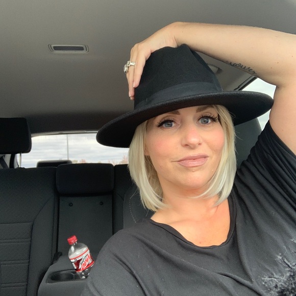 Meet your Posher, Jenna - Picture 4 of 6